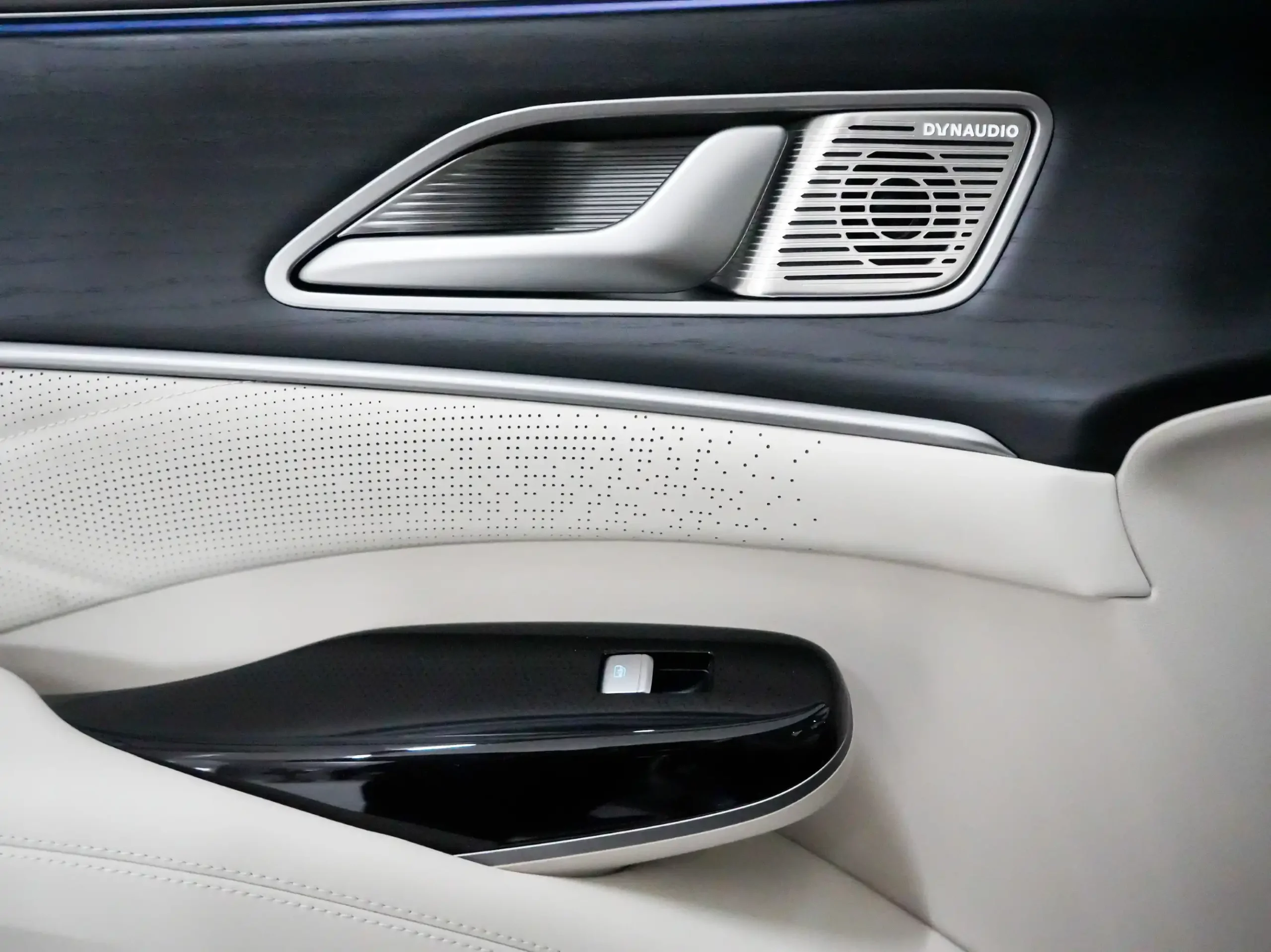 โชว์รูมและศูนย์บริการ DENZA BD Ultimate ภูเก็ต ศูนย์รถยนต์ไฟฟ้าพรีเมียมแห่งแรกในภาคใต้ 6 DENZA BD Ultimate Phuket