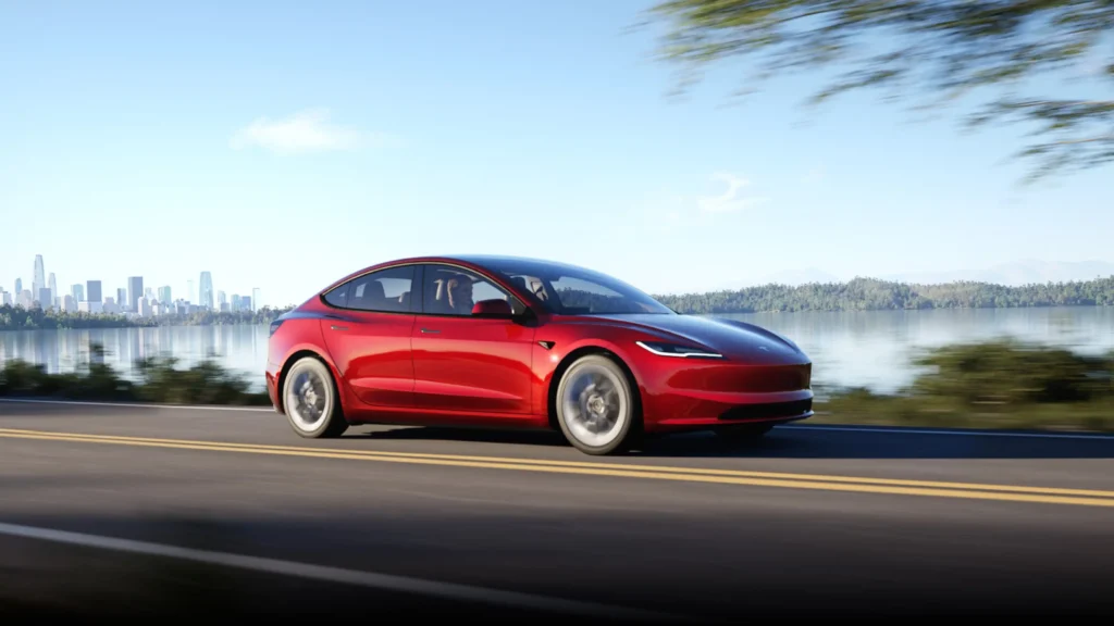 Tesla Model 3 รุ่นรถยนต์ไฟฟ้าที่เหมาะกับการเดินทางไกล